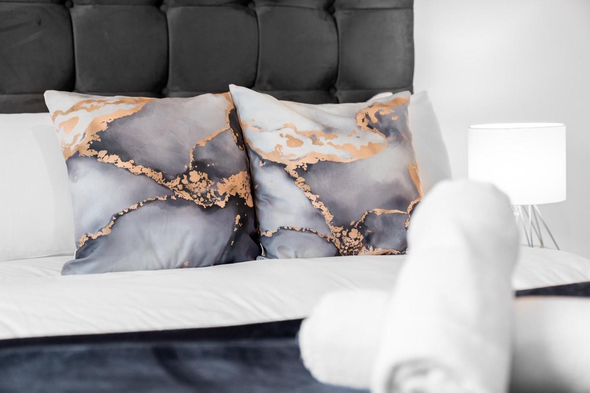 Stylish 2 Bedroom Apartment - Balcony - Secure Parking - Top Rated - 5Mc Бірмінгем Екстер'єр фото