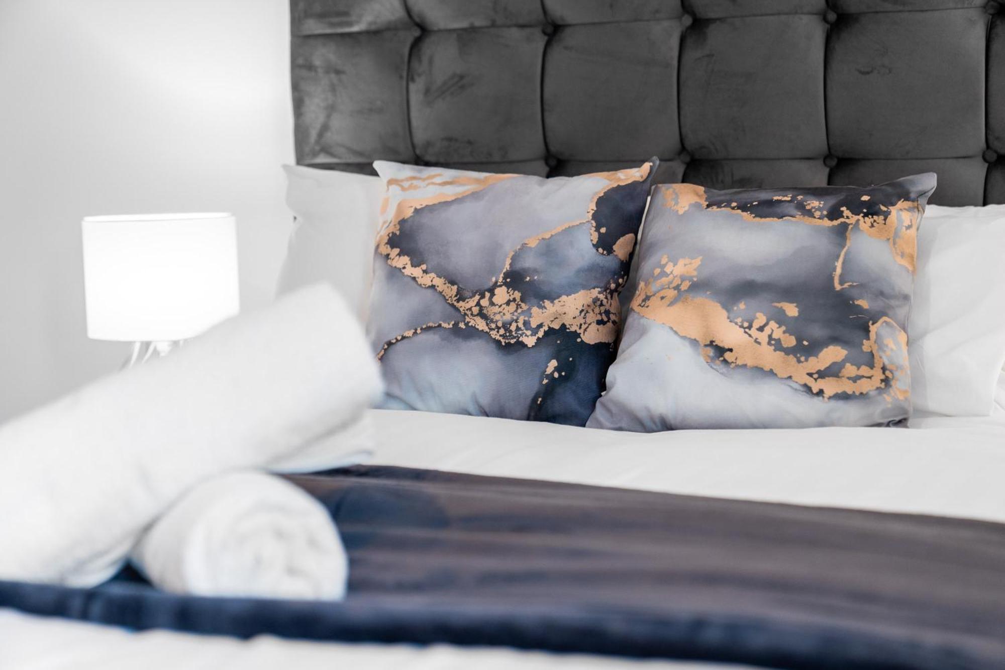 Stylish 2 Bedroom Apartment - Balcony - Secure Parking - Top Rated - 5Mc Бірмінгем Екстер'єр фото